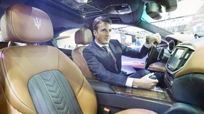 مازيراتي تقدم جيبلي وكواتروبورتي بلمسات Ermenegildo Zegna في معرض دبي 2015