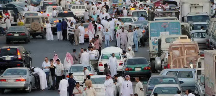 ارتفاع سعر التأمين وتأخر التعويضات أبرز شكاوي معارض السيارات في المدينة