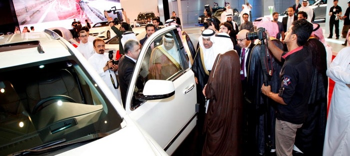 معرض أكسس للسيارات الفاخرة يفتح أبواب الرفاهية للجمهور