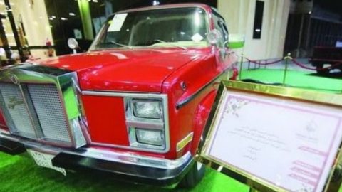 سيارة الأمير سلطان بن سلمان تجذب الأنظار في مهرجان كلاسيك القصيم