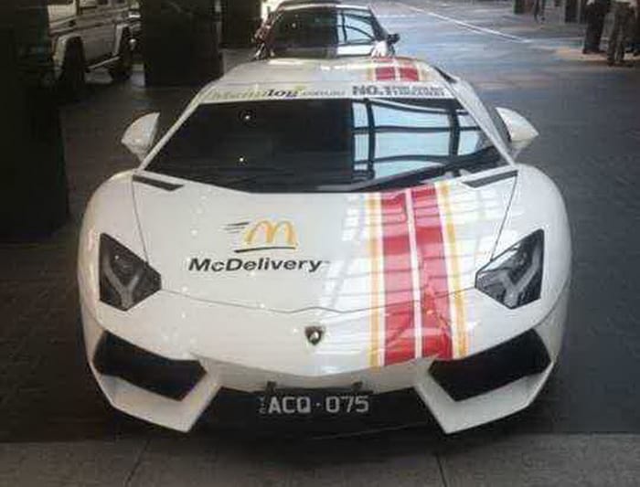 ماكدونالد تستخدم لامبورجيني وفيراري في توصيل الطلبات للمنازل في استراليا