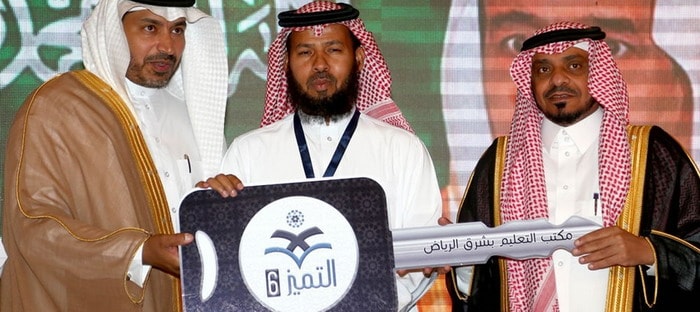 سيارة 2016 هدية للمعلم المتميز في الرياض