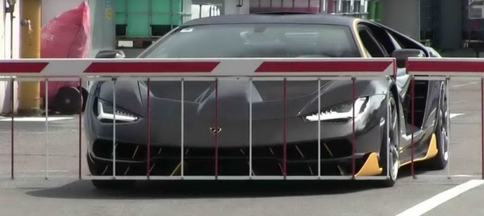 لامبورجيني Centenario ترصد في شكلها الكامل المثير في مصنع الشركة