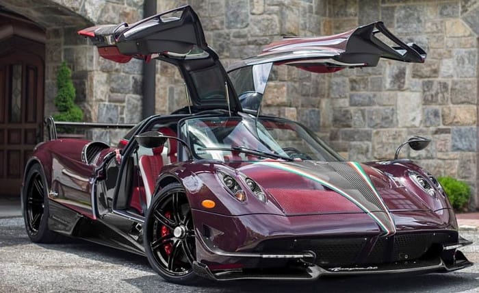 أحدث نسخ باجاني هوايرا BC تسبح في اللون الأحمر في أمريكا