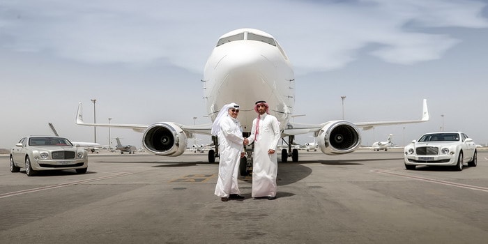 بنتلي مولسان 2015 تنقل كبار الزوار بمطارات السعودية