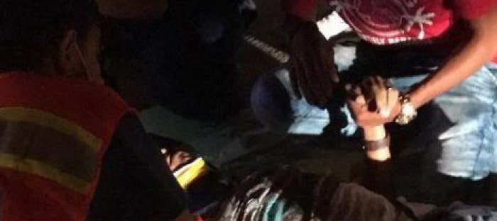 تصادم سيارتين في جدة يؤدي لسقوط إحداهما في مجري سيل واصابة 6 أفراد