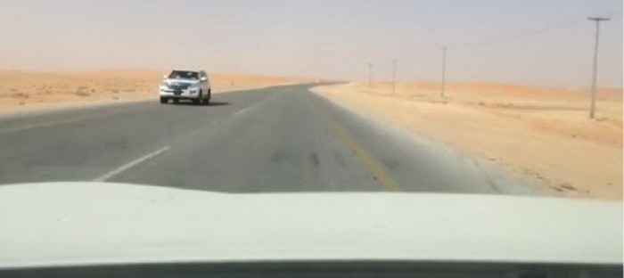 فيديو : انقلاب سيارة بحفر الباطن بسبب تصوير السائق لنفسه خلال القيادة !!