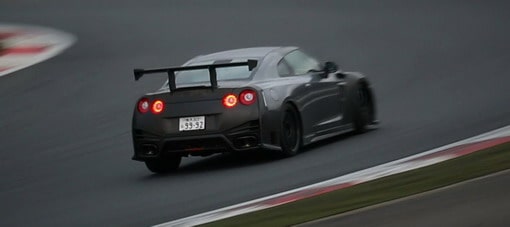 فيديو: نيسان تكشف عن عمليات التطوير لباقة N-Attack من GT-R على حلبة فوجي