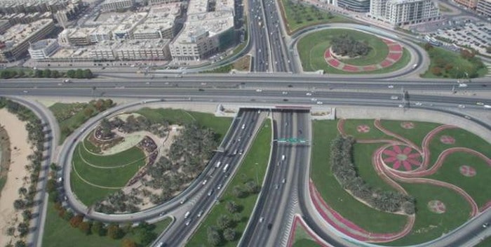 الامارات تدرس رفع رسوم الطرق الاتحادية علي السيارات والشاحنات