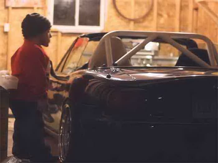 فيديو:مازدا مياتا  MX-5الصغيرة ترافق قزماً في دريفت للكبار فقط !!
