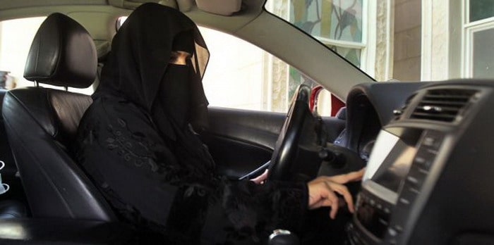 كاتب يؤكد عدم ظهور حالة تحرش واحدة بالنساء في السعودية منذ السماح لهن بالقيادة