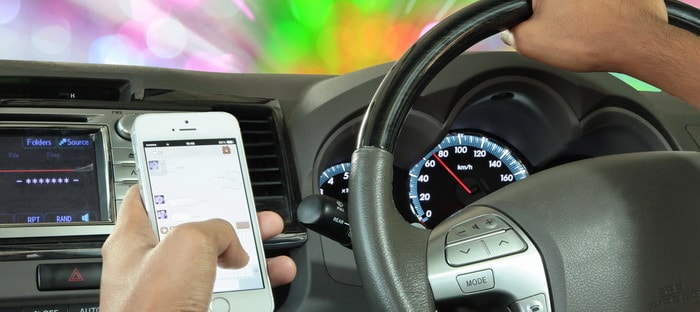 إمام سعودي يؤكد أن التحدث في الجوال خلال القيادة من الكبائر ويحتاج للتوبة