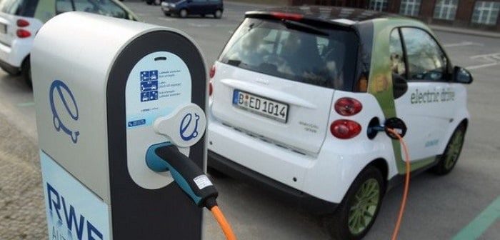 دبي تعلن عن حوافز جديدة لتشجيع شراء السيارات الهجينة والكهربائية