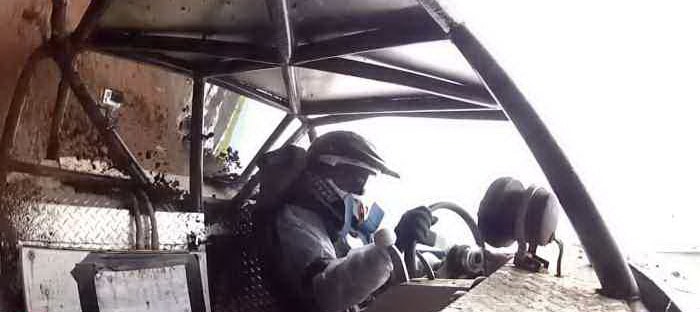 فيديو : هذا أقل ما يمكن أن يحدث عندما تنكسر عجلة القيادة خلال فورميلا الطرق الوعرة