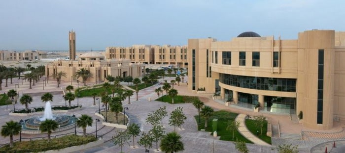 جامعة سعودية تشترط موافقة ولي الأمر للسماح للطالبات باستخدام سيارات أوبر وكريم