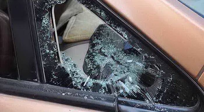 إلقاء القبض علي 8 أشخاص في أبوظبي لسرقتهم محتويات ثمينة من سيارات