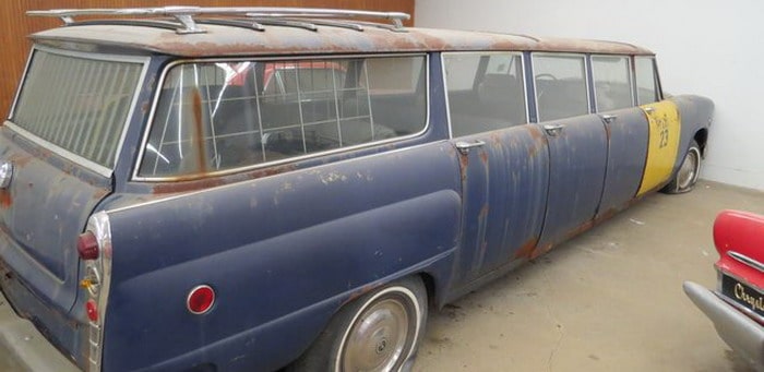 شاهدوا أكبر وأغرب تجمع للسيارات في مجموعة واحدة قبل عرضها للبيع