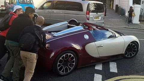فيديو : موقف محرج لمواطن سعودي تعطلت سيارته بوجاتي فيرون في لندن