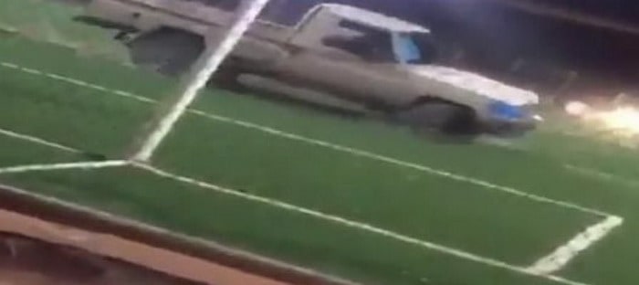 فيديو : تفحيط جديد في السعودية ولكن داخل ملعب كرة قدم