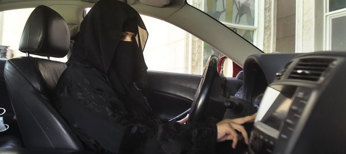 أمير سعودي يؤكد أن المرأة ستقود السيارة بدون شك
