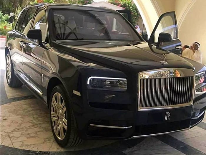 رولزرويس كولينان تصل الكويت باللون الأسود