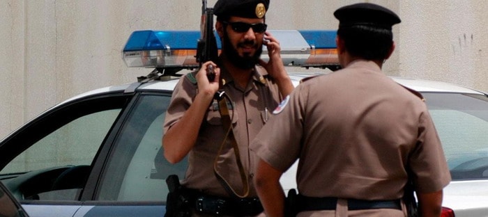 ضبط سارق لكزس من فوق شاحنة لنقل السيارات بالسعودية