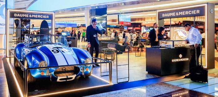 عرض سيارة شيلبي كوبرا 427الرياضية في مطار دبي الدولي