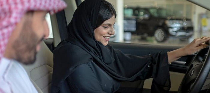 توقعات بارتفاع مبيعات السيارات في السعودية بنسبة 8٪ بسبب قيادة النساء