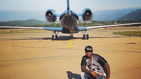 50 Cent يتخطى مرحلة السيارات ويبدأ في استعراض طائراته الخاصة