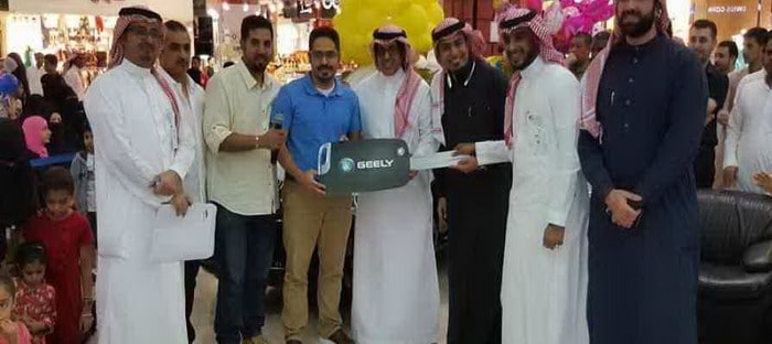 هيا جدة تقدم أول سيارة جيلي باندا هدية لمواطن سعودي