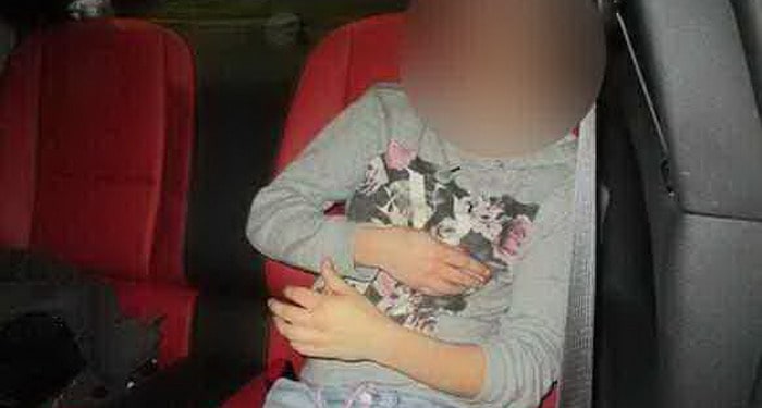 سعودي يحاول تهريب روسية باخفائها في أرضية سيارته علي جسر الملك فهد