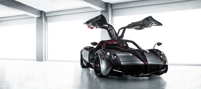 باجاني هيورا تحصل علي لمسات سوداء كرومية بتعديل SS Customs