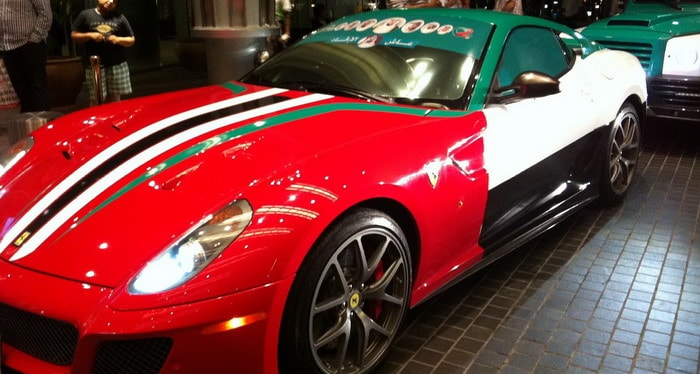 السيارات والساعات وحلبة مرسي ياس نجوم الاحتفال باليوم الوطني 44 في الإمارات