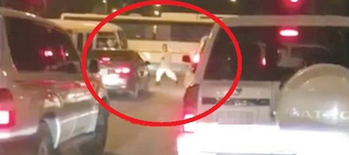 سعودي يمارس التفحيط في الكويت فيصدم سيارة ويفر هارباً