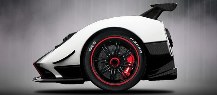 مصمم يقدم مجموعة من السيارات الشهيرة بمحور واحد ليظهر براعة التصميم من فشله