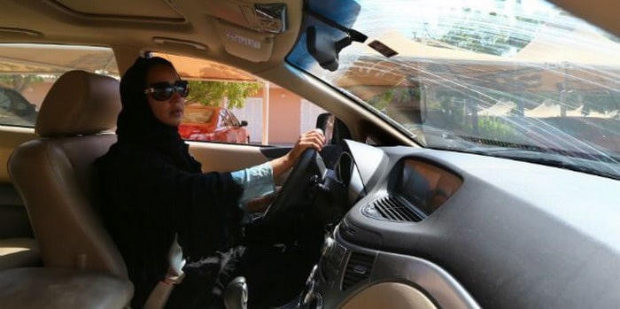 التعليم السعودية تنفى اجبارها العاملات والطالبات على تعلم قيادة السيارات
