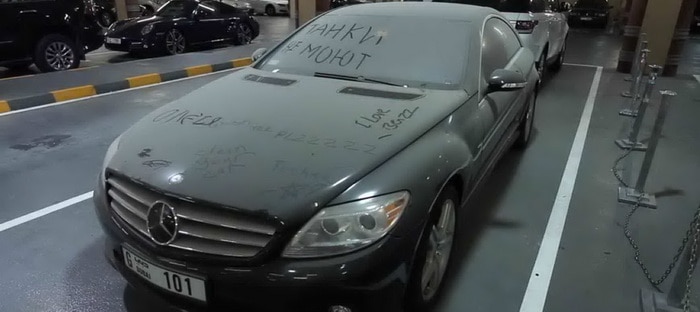 فيديو : مرسيدس CL550 مهجورة يغطيها التراب في دبي