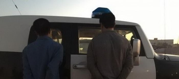 دوريات الرياض تكشف غموض تكسير زجاج السيارات وسرقتها من قبل حدثين