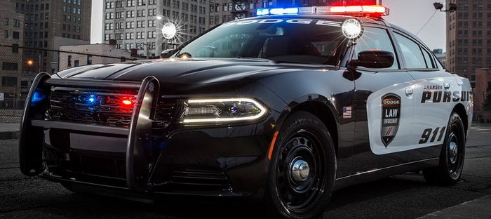 فيديو : رجل كندي يحصل على مخالفة 117 دولار بسبب الغناء خلال القيادة