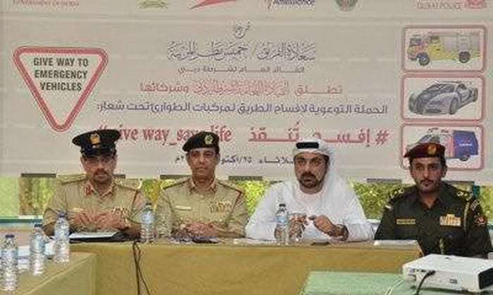 شرطة دبي تعلن حملة افسح تنقذ لافساح الطريق لمركبات الطواريء