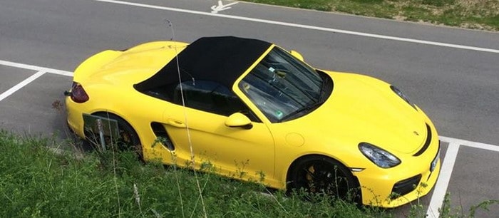 بورشه بوكستر سبايدر تظهر من جديد بحلة صفراء مميزة