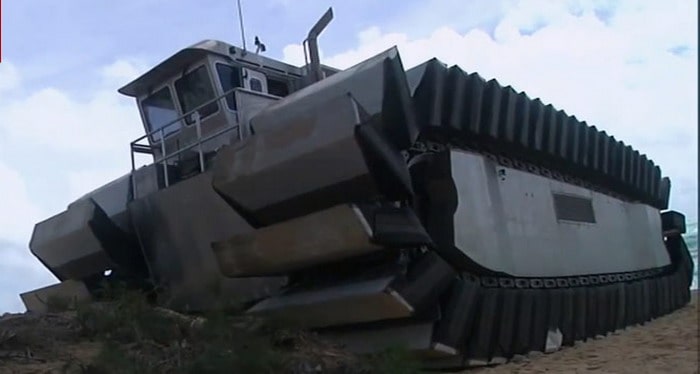 UHAC . . مركبة برمائية أمريكية عملاقة قوية ولكنها بطيئة