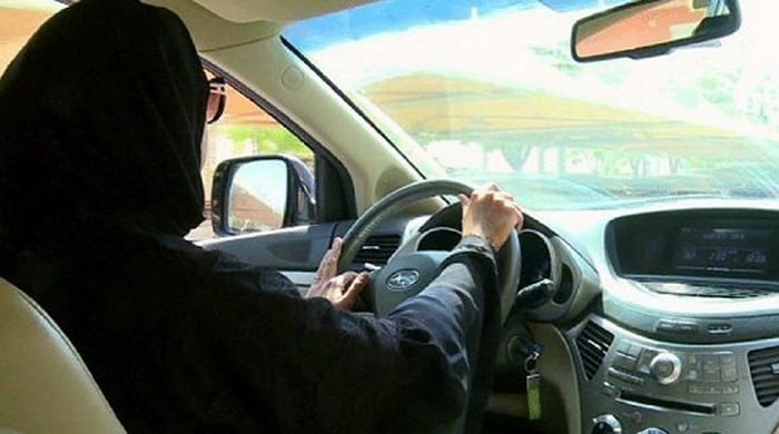 اقبال كبير من المرأة السعودية على ورش التوعية بقواعد قيادة السيارات