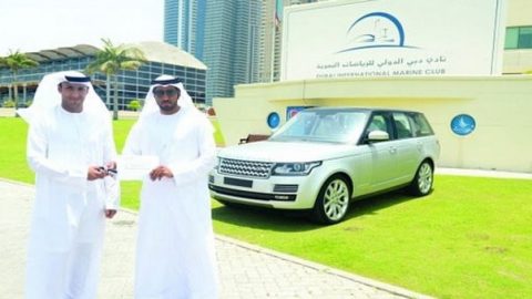 3 سيارات فارهة جائزة للفائزين في سباق القفال بالإمارات