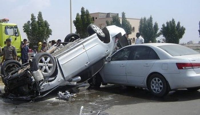 شركات التأمين السعودية تطالب بالحد من حوادث الطرق لتخفيض أسعار التأمين