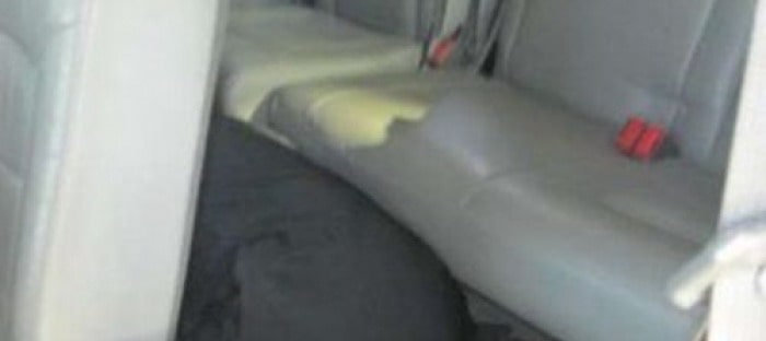 ضبط فتاة أجنبية مهربة أسفل المقعد الثالث في سيارة سعودي