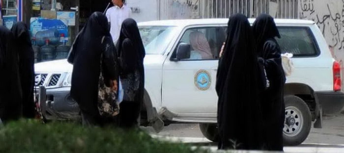 فيديو : مطاردة بين سيارة هيئة الأمر بالمعروف وسيارة تقل شابات تثير الجدل