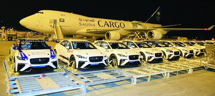 ​الخطوط الجوية السعودية تنقل عدد كبير من سيارات الفورميلا E