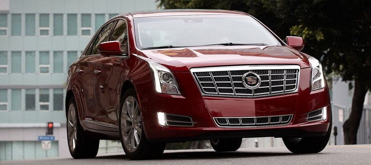 كاديلاك XTS تستعرض مهاراتها بقيادة أمهر سائقي السرعة