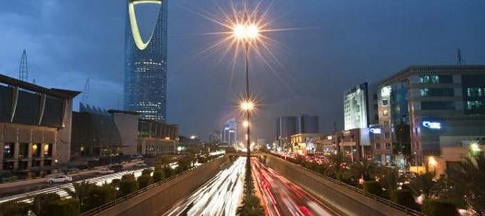 آخر المفاجآت . . قصر العمل في مكاتب تأجير السيارات على السعوديين